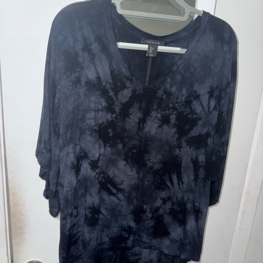 Tahari top
